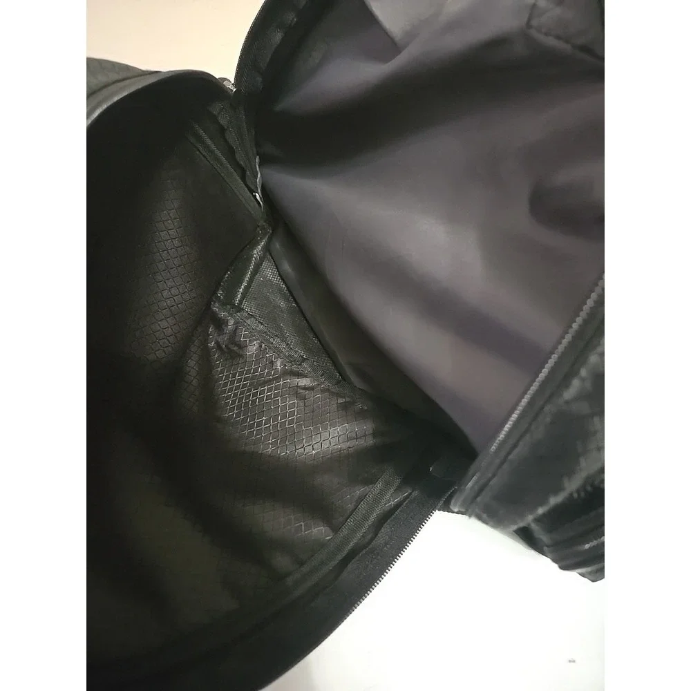 TaylorMade Golf Duffle Bag Black Walden Ponds Logo Travel Overnight Gym Bag L